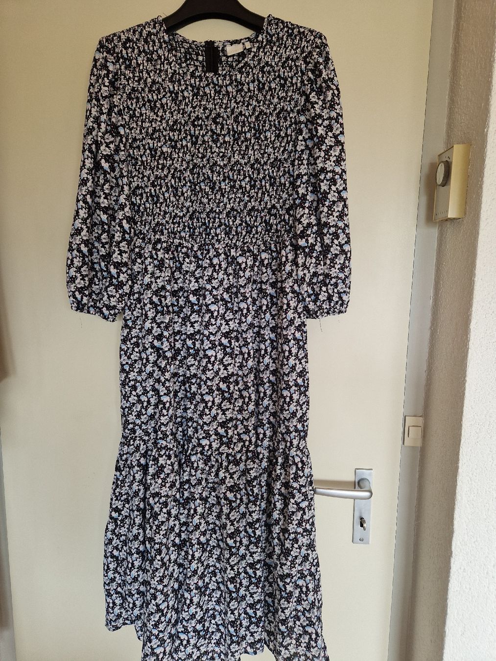 Kleider: Robe mi-longue fleurie Nümph manches 3/4 – Gebraucht aus Pully von Patriciaeve