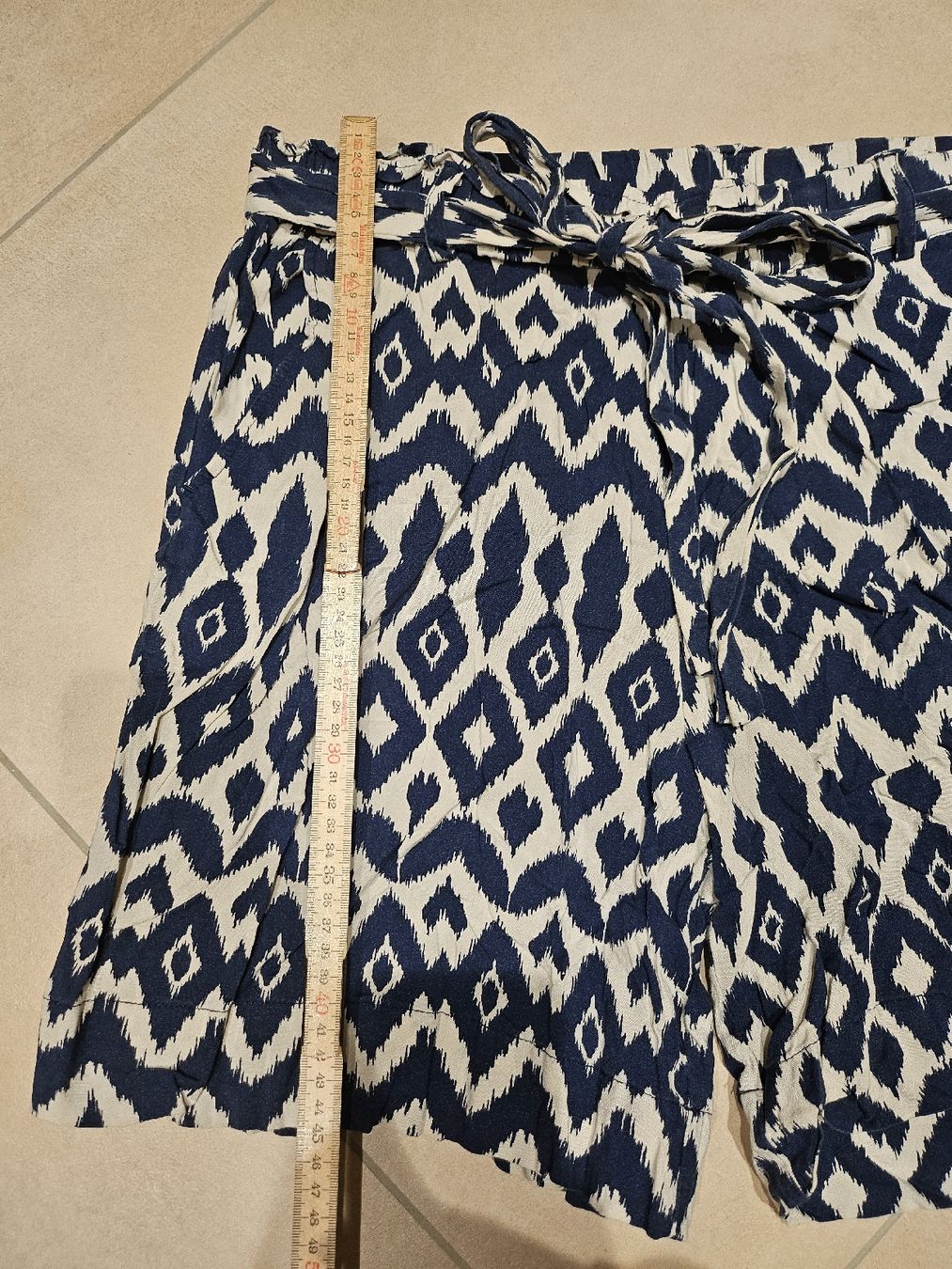 C&A Pantaloni: Bermudas Shorts gr.44 C&A blau gemustert Ethno – Usato da Allschwil venduto da na.wi.90 3