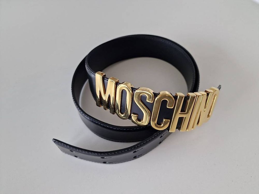 Moschino Gürtel schwarz (Usato) a Neuchâtel per CHF 70 – con
