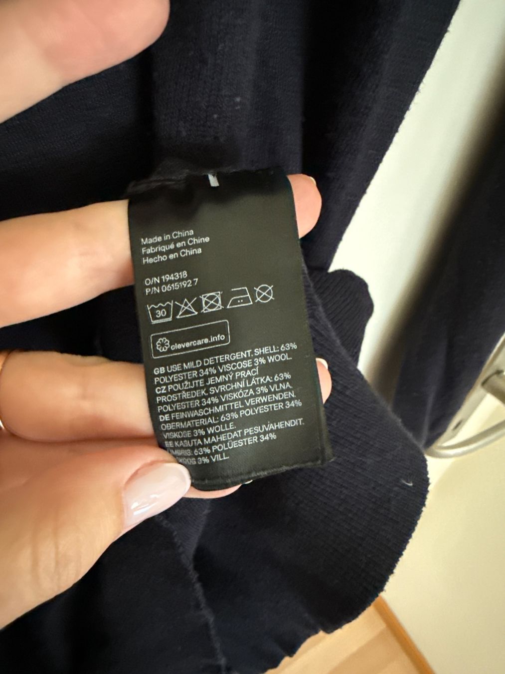H&M Pulls & Sweat-shirts: H&M Jumper MAMA S – D'occasion à Horgen par linuxrp 3