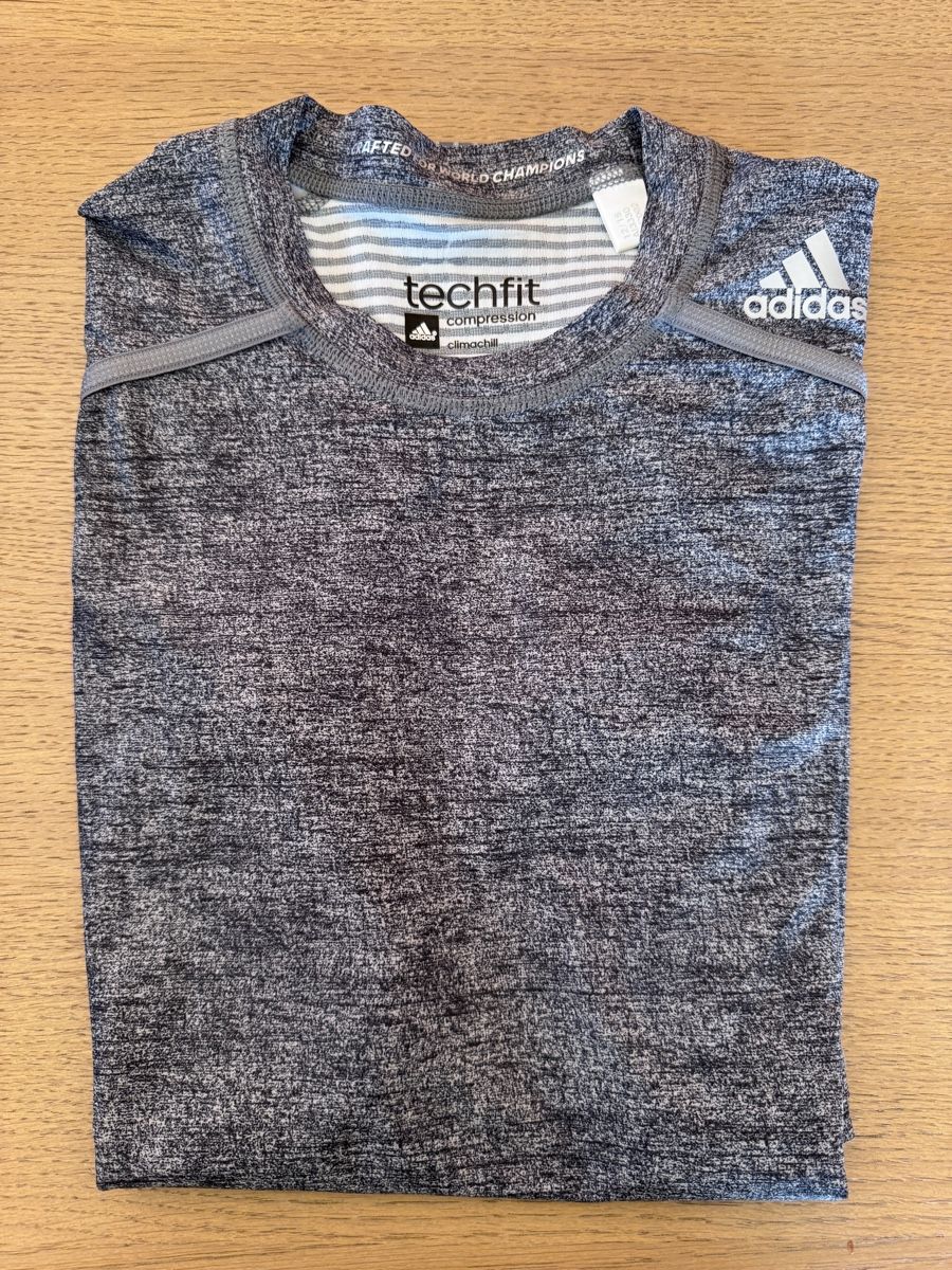 Adidas Top: Adidas techfit compression sports top - size L – Nuovo e nell'imballaggio originale da Genève venduto da swissjojo 2
