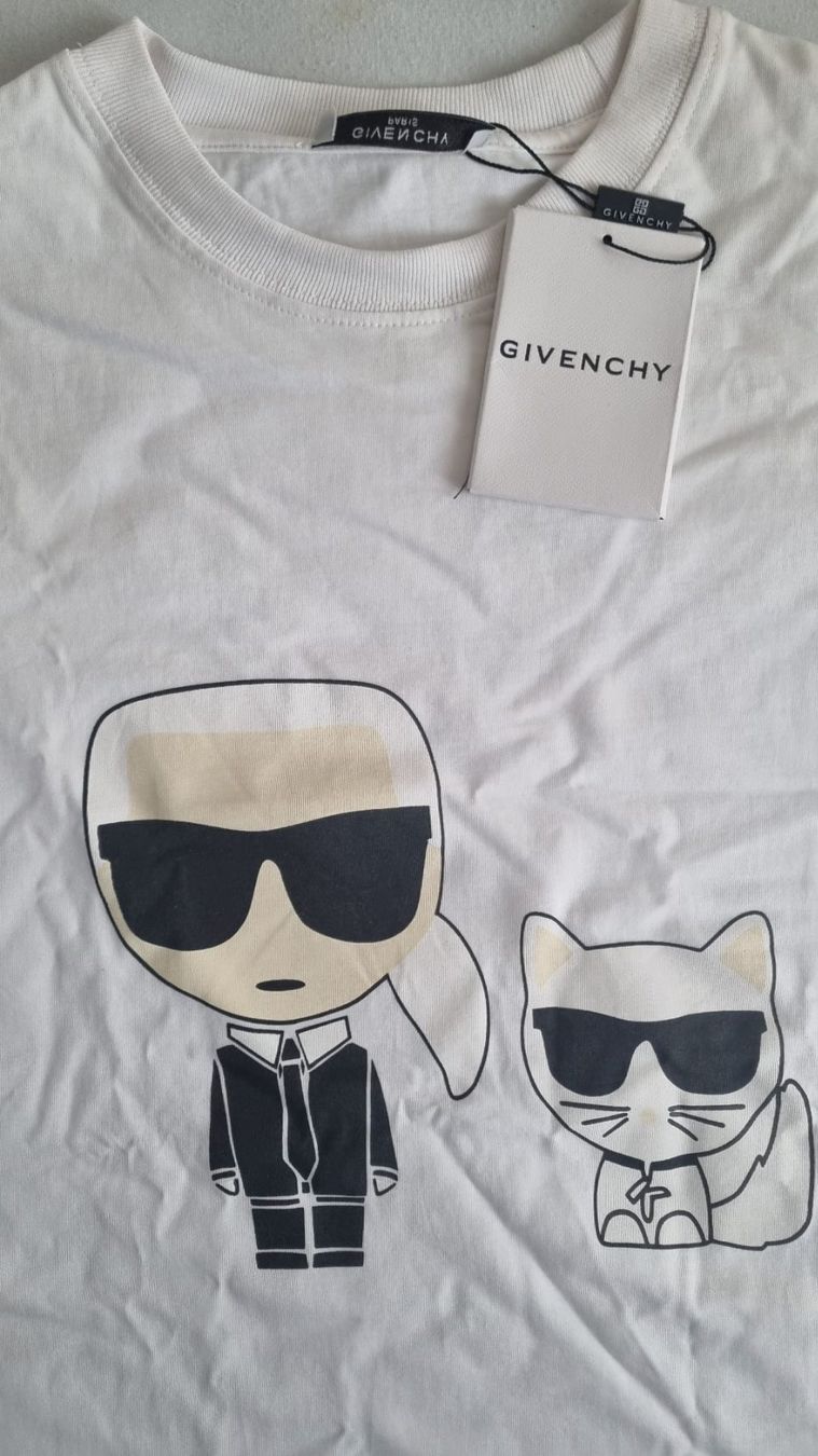 Givenchy T-Shirts: Cooles Lagerfeld T-Shirt von Givenchy – Neu (gemäss Beschreibung) aus Effretikon von HCAPoktober23