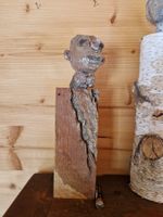 Holzskulptur mit Tonkopf - Dekorative Herbstkunst!