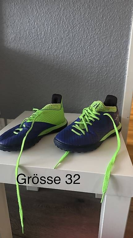Scarpe per ragazzi: Fussball Hallenschuhe gebraucht – Usato da Ebikon venduto da prenqajf