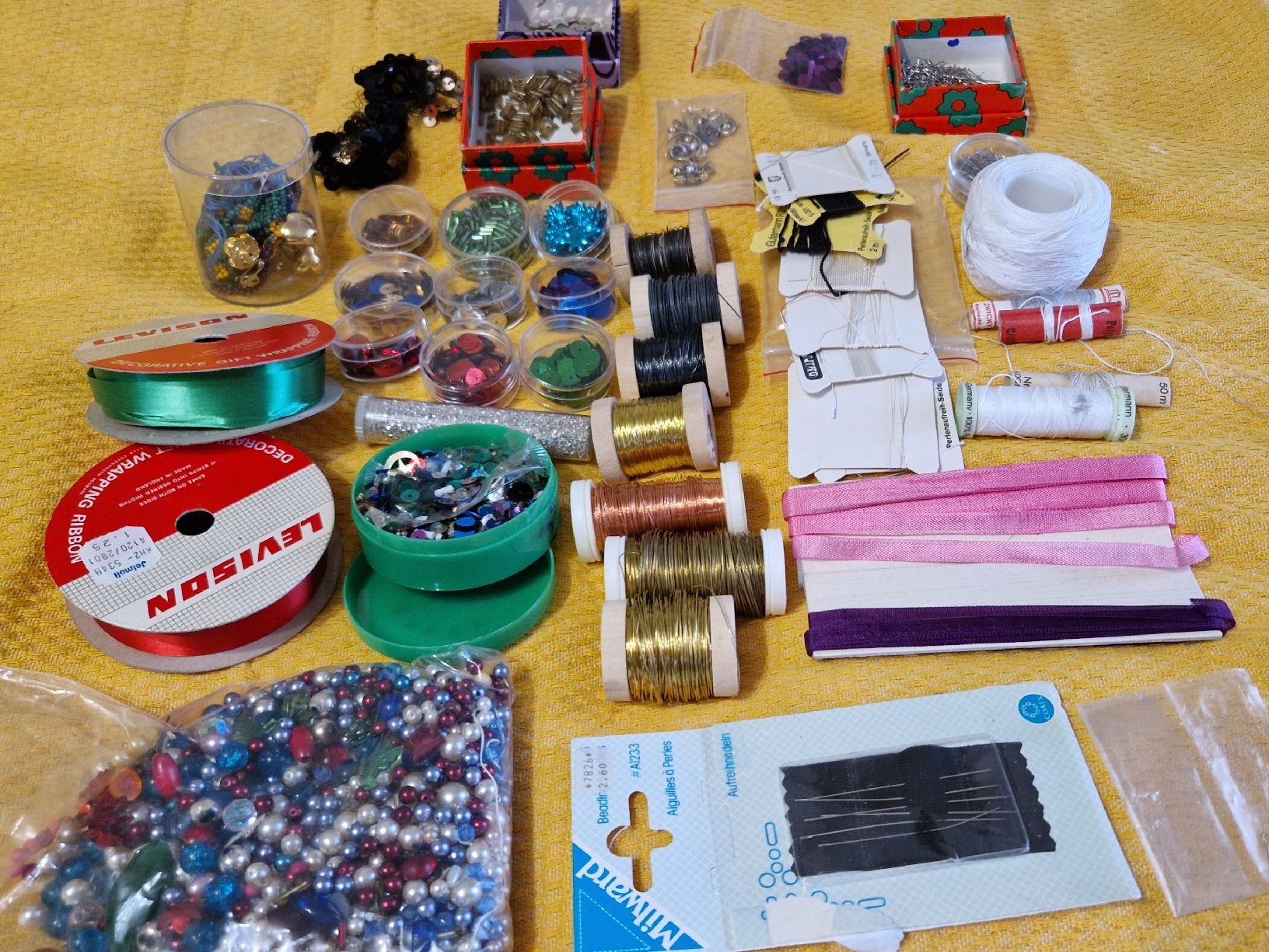 Kit bricolage: Bastel-Schnäppchen: Perlen, Pailletten, Garne uvm. – Usato da Oberengstringen venduto da Sheera7