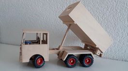 Kipper, mit Ladefläche, kippbar,  aus Holz, Handarbeit