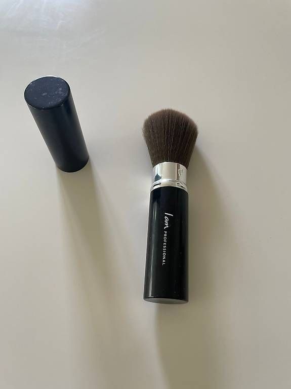 Make-up: Praktischer Reisepinsel – Usato da Winterthur venduto da jellybean07