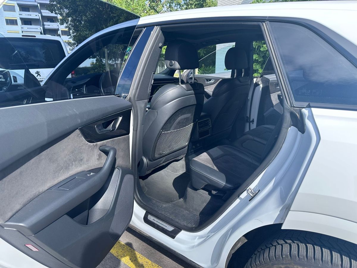 Audi Automobili: Audi Q8 50 TDI quattro – Usato da Zürich venduto da E_Mehmeti 4