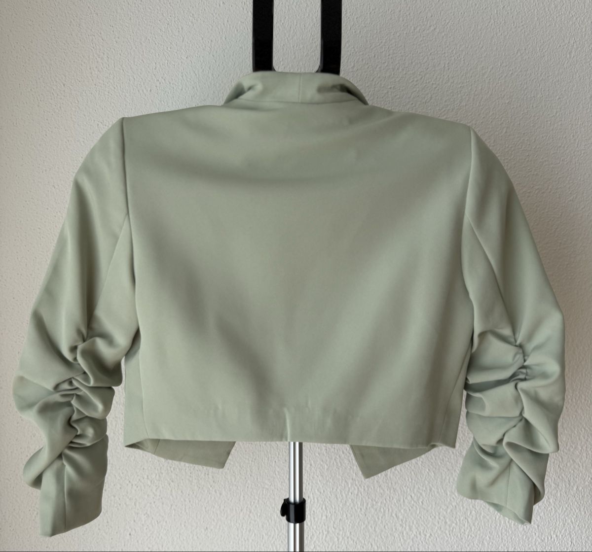 Vila Giacche: VILA VIHER CROPPED-BLAZER GRÖSSE 32 – Nuovo (secondo la descrizione) da Rorschacherberg venduto da drdupor 1