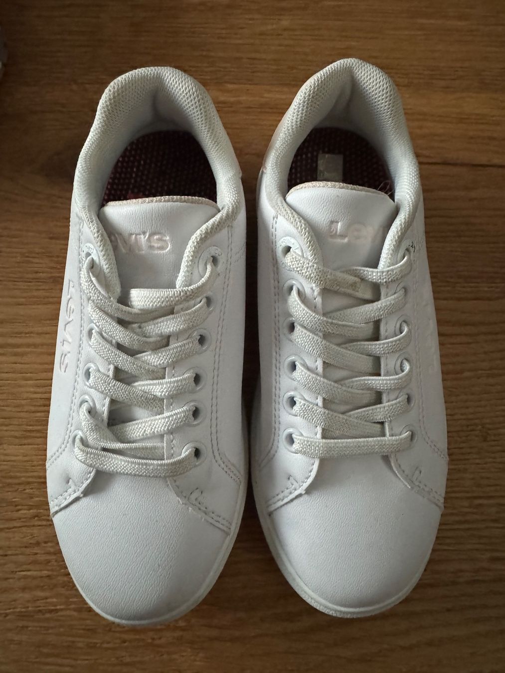 Levi's Scarpe per ragazze: Levi’s Sneakers – Usato da Herzogenbuchsee venduto da zukerka