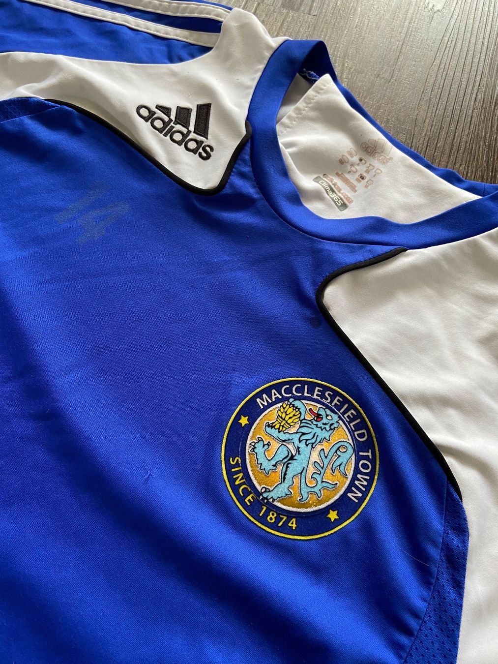Adidas Leibchen & Hosen: Macclesfield Town Trainingtrikot Gr. L – Gebraucht aus Muttenz von bargain_hunter 1