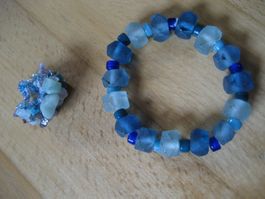 Armband und Ring, Blautöne