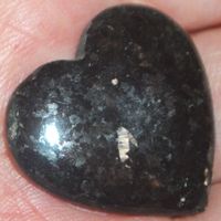 Cabochon L-1395 – Nuummit Herz – 25x26mm