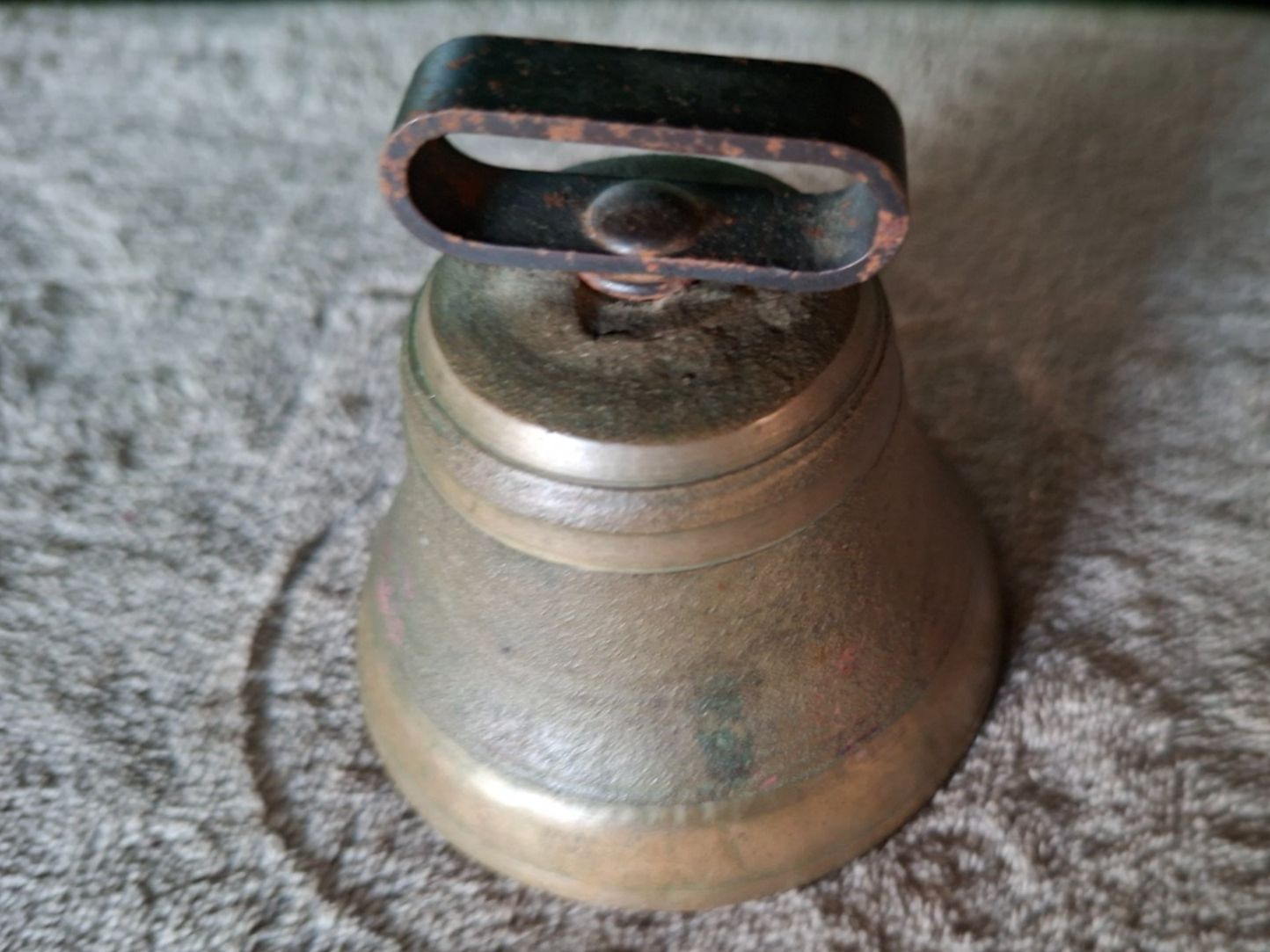 Campanacci mucche: Schweizer Glocke mit Schweizer Kreuz aus  massivemMessing – Usato da Otelfingen venduto da silver-moon 1
