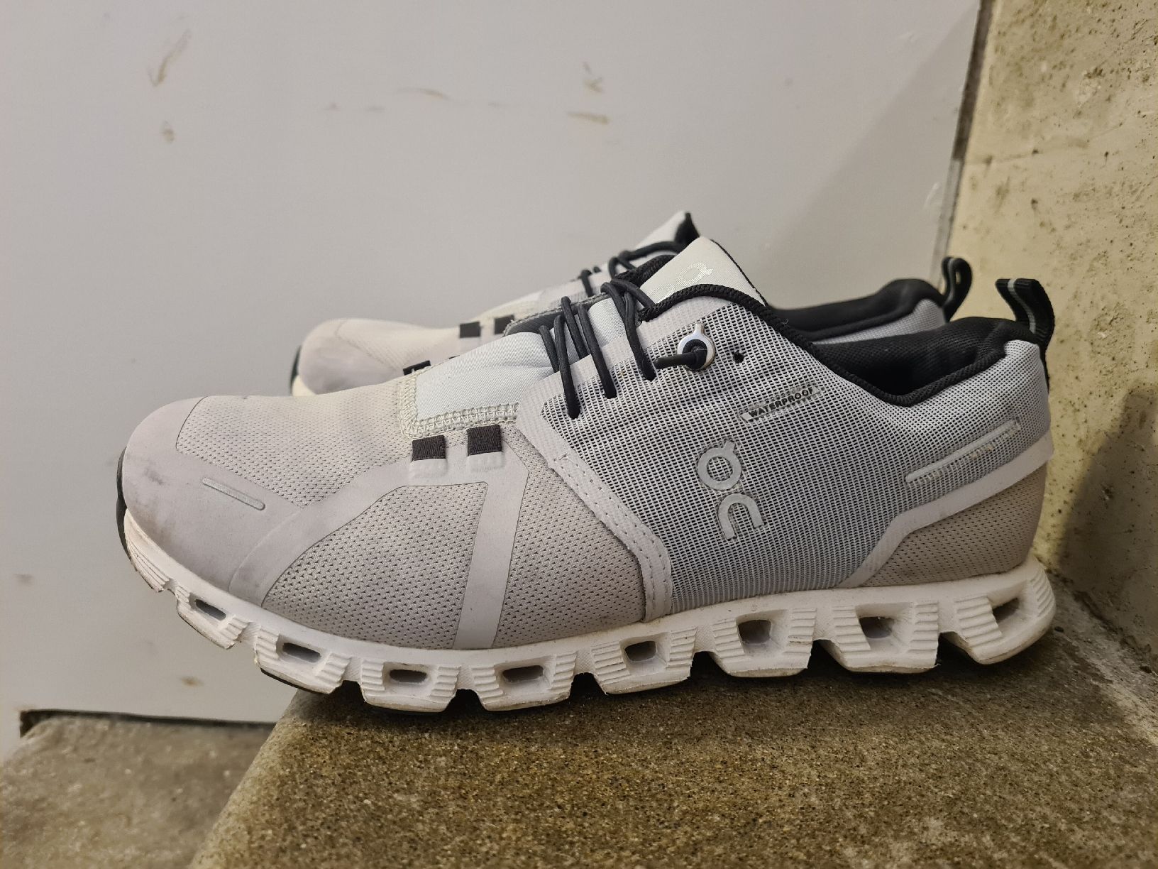 On Scarpe da donna: On Cloud Running Shoes grey waterproof size EU 40 – Usato da Zürich venduto da aud_f2cx 6