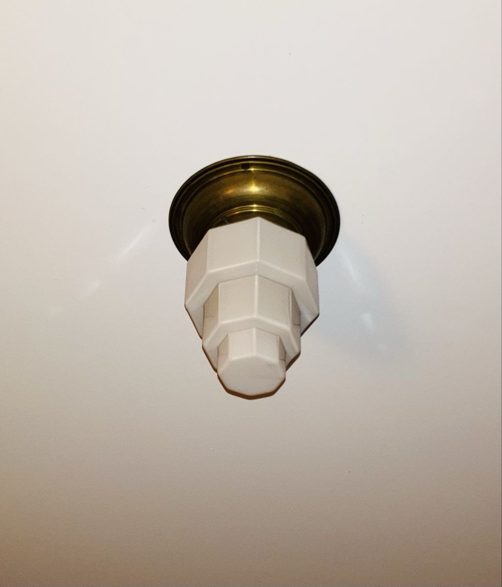 Lampadari & plafoniere: Art Déco Deckenleuchte aus gestuftem Milchglas – Usato da Zürich venduto da prosarosa68