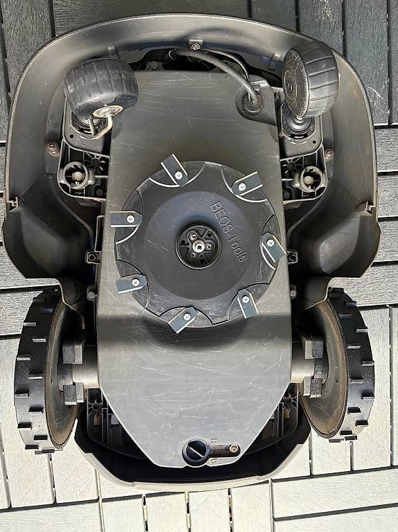 Tagliaerba: Mähroboter Husqvarna 415x – Usato da Niederweningen venduto da eagles200 1