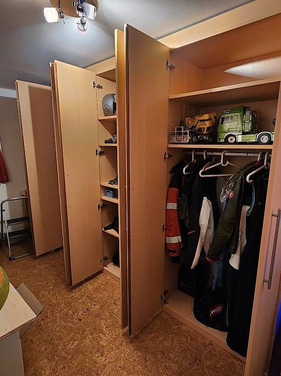 Armadi: Kleiderschrank – Usato da Hombrechtikon venduto da Miele1988 1
