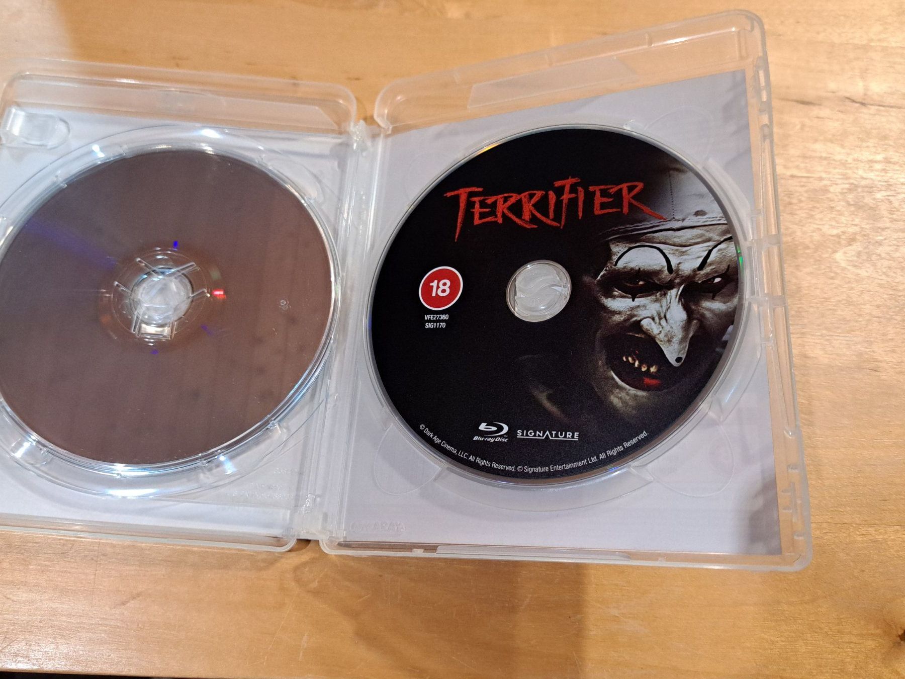 Tutti i DVDs: Blu-Ray Terrifier und Terrifier 2, The Bloody Double – Nuovo (secondo la descrizione) da Unterseen venduto da Kanica 7