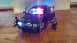 Modellauto Polizei USA 1/18, realist. Licht/Sound Effekte -2