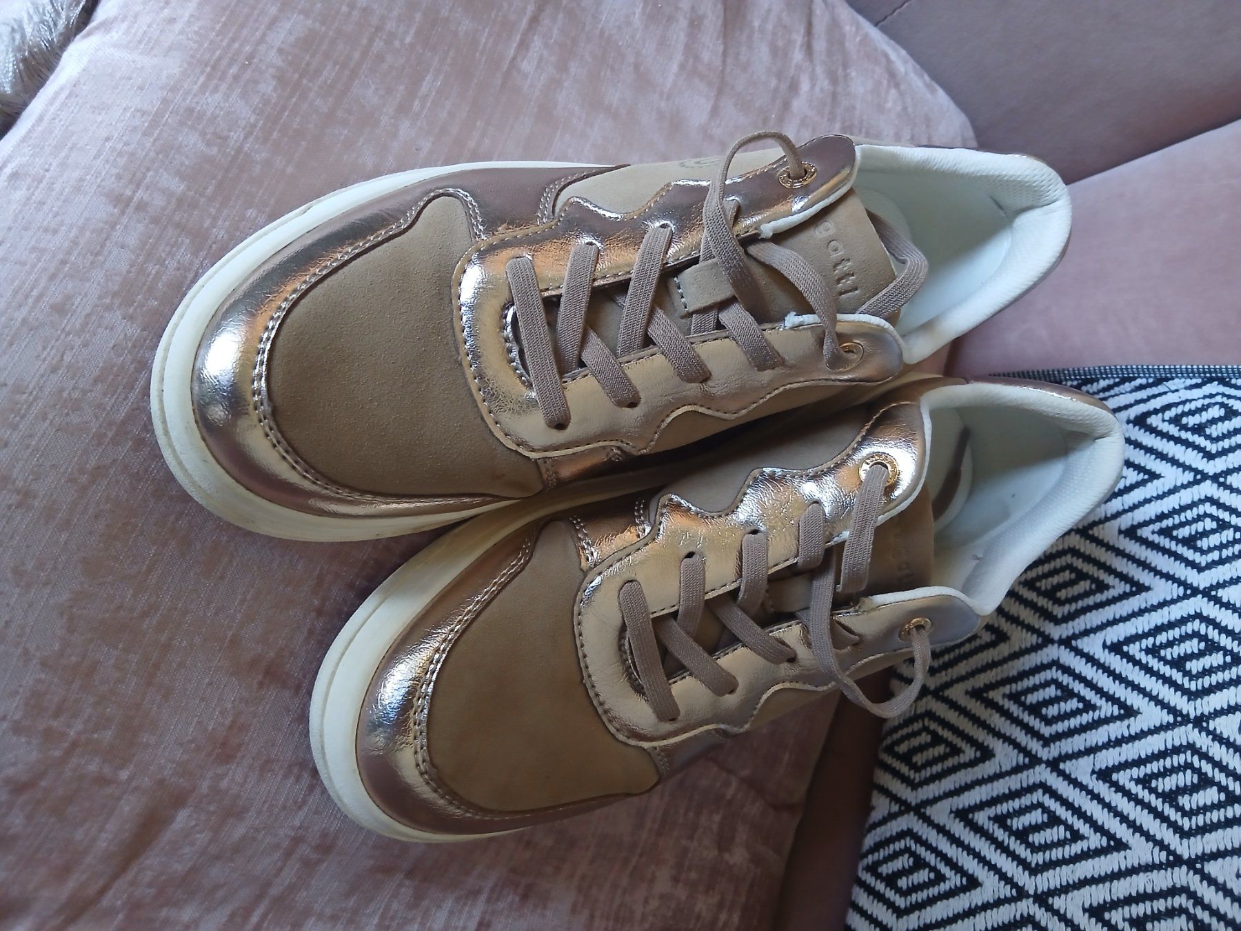 Bugatti Scarpe da donna: Bugatti Sneaker Gr 39 wie neu – Usato da Brütten venduto da ver_jql7 1