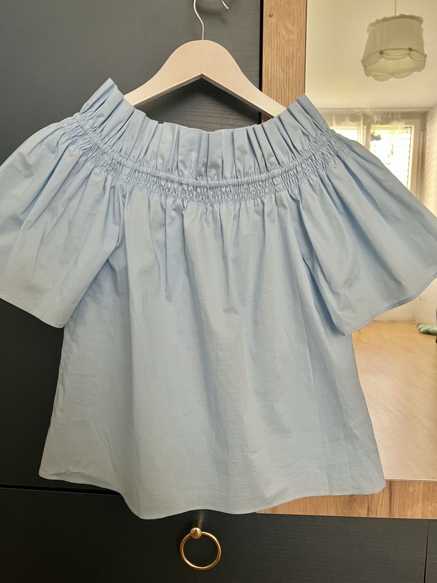 Pinko Top: Pinko Light Blue Top New, Gr.40 – Nuovo e nell'imballaggio originale da Wettingen venduto da silven 1