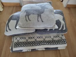 echte Wolle 2 Decken + 3 Kissen grau weiss