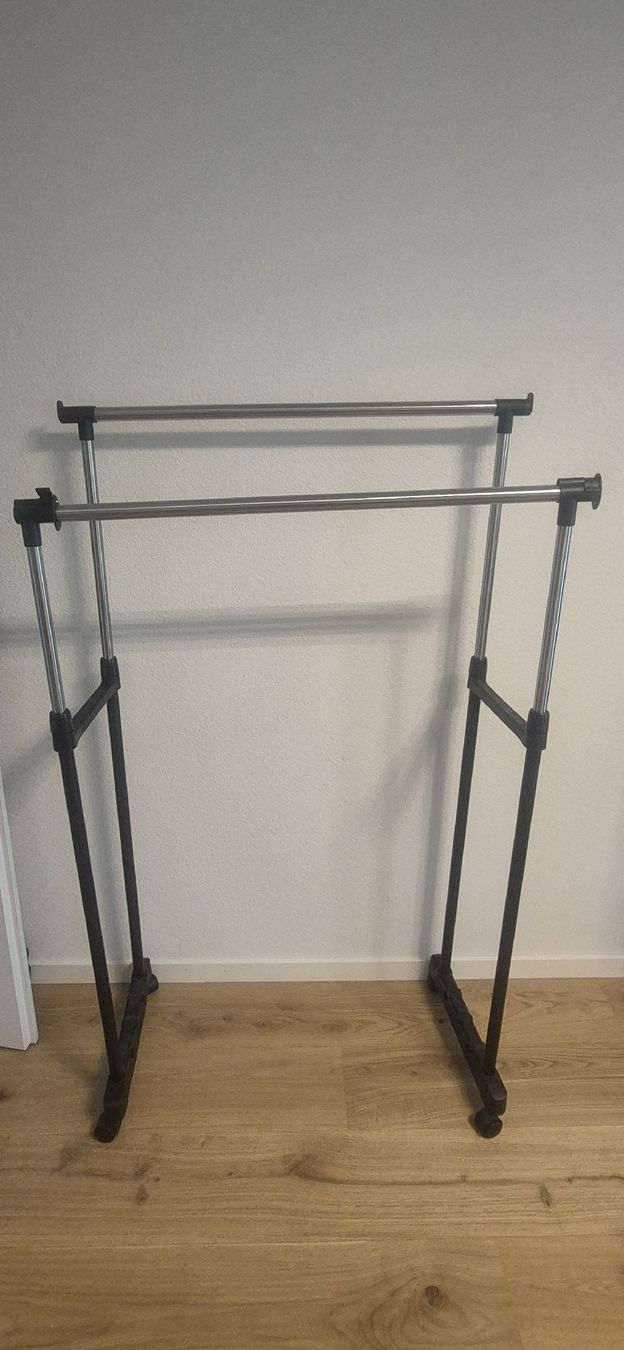 Garderobe: Kleiderständer Doppelstange  – Gebraucht aus Kriens von mic_p5qk 1