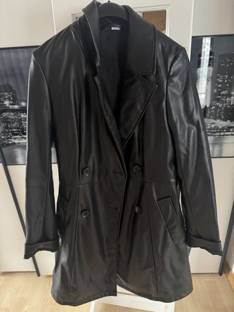 Schicker schwarzer Mantel im Trenchcoat-Stil, neu!