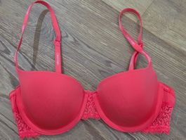 BH Calvin Klein rot mit Spitze wie neu
