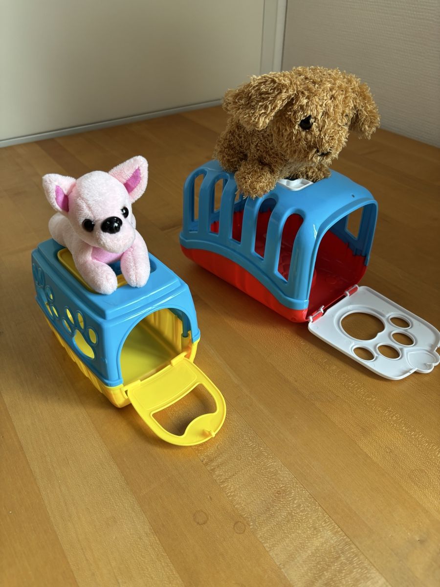 Jouets: Spielzeug Hunde mit Tragekorb 2 Stück – D'occasion à Sonnental par sunnyside_m 2