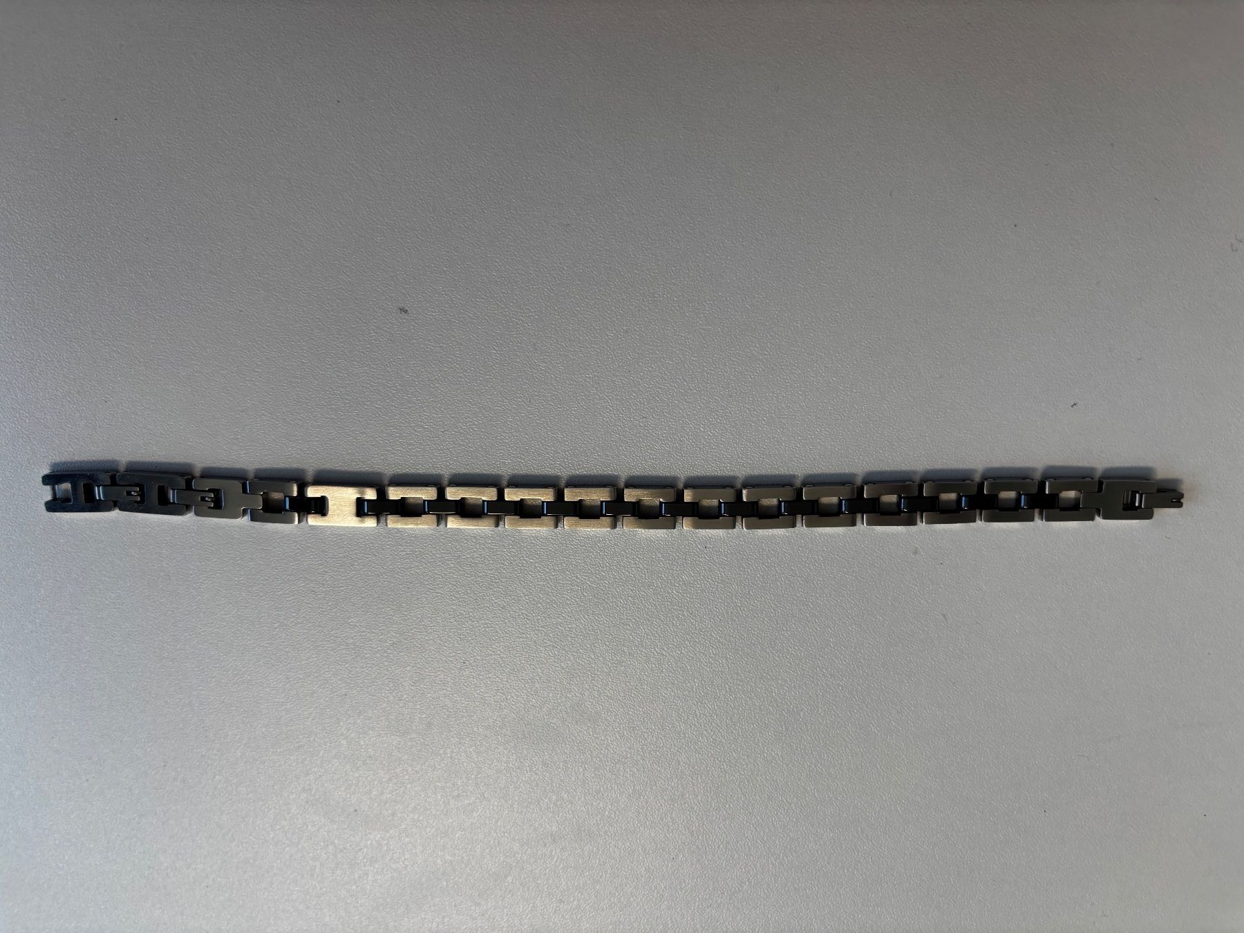 Maserati Armbänder & -reifen: Maserati Armband mit Box neu – Neu (gemäss Beschreibung) aus Frauenfeld von Staatsanwaltschaft 2