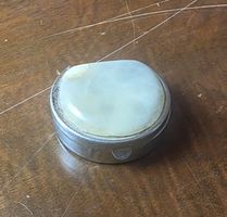 Vintage Pillendose / Schmuckdose mit Naturstein-Deckel