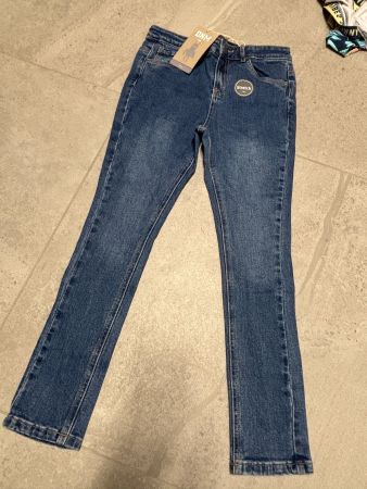 Jeans stretch taille 140 neuf