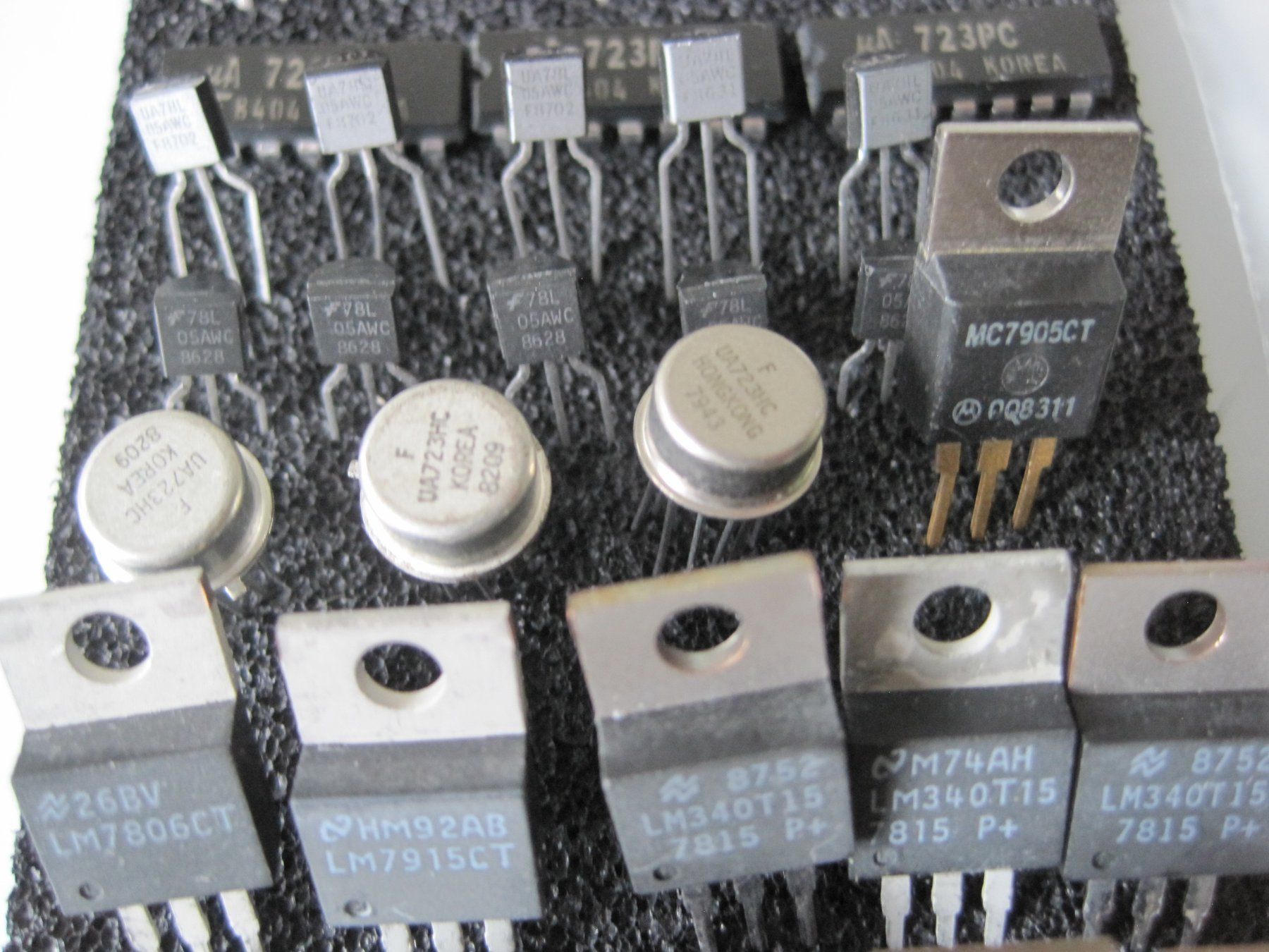 Elektronikbauteile: Grosse Menge Spannungsregler – Neu (gemäss Beschreibung) aus Dietwil von Jaenzi 2
