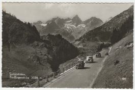 Sustenstrasse mit 4 Oldtimern