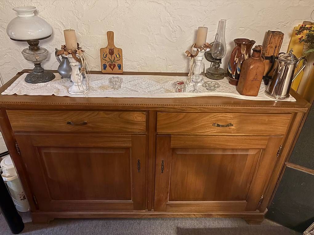 Holzartikel: Buffet Nussbaum massiv – Gebraucht aus Biglen von seraina.ka