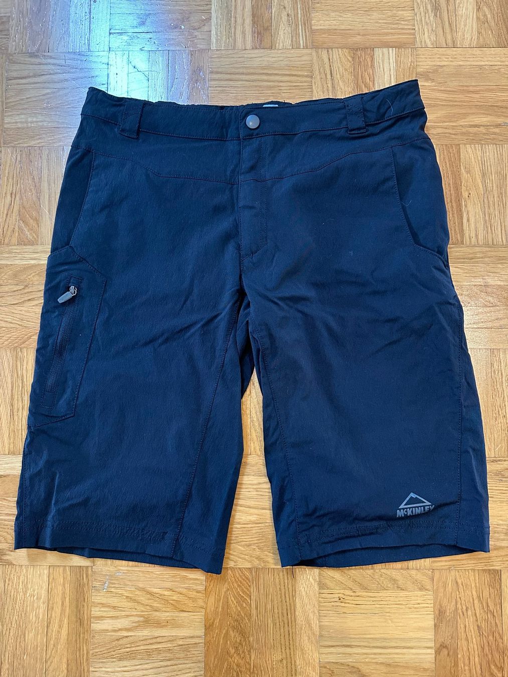 Mckinley Pantaloni: McKinley Shorts schwarz Grösse 164 – Usato da Winterthur venduto da nelead