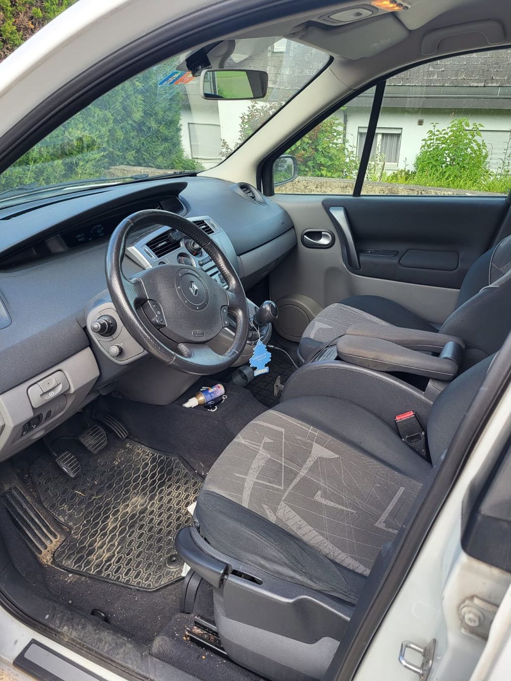 Renault Automobili: Renault Mégane Scénic Limousine – Usato da Menznau venduto da jrba 4