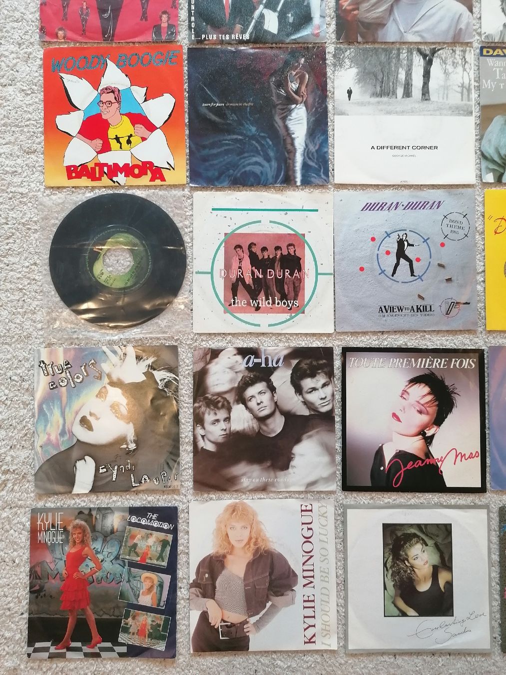 Dischi in vinile: 44 disques vinyles 45 tours année 90s – Usato da Bougy-Villars venduto da Vogue 2