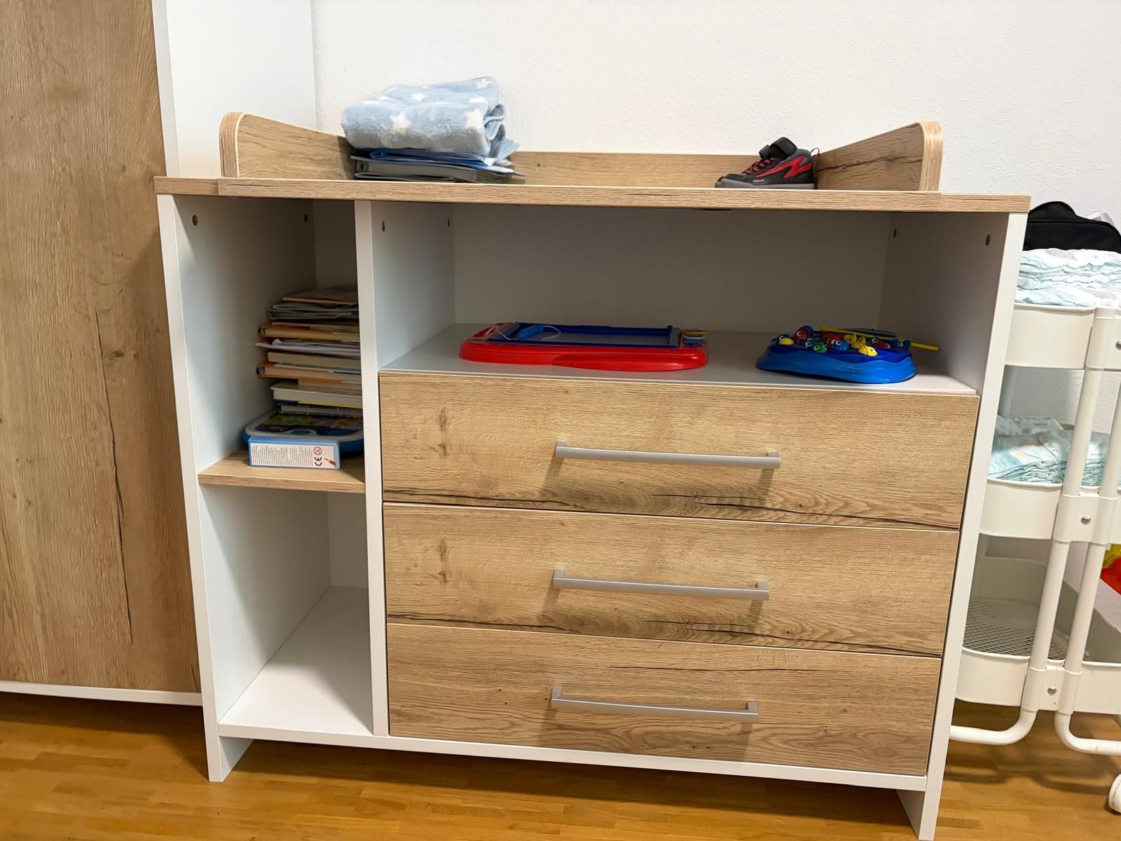 Armoires: Kinderkleiderschrank u. Wickelkommode – D'occasion à Weiningen ZH par FIBI22 1