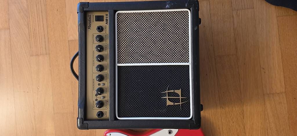 Strumenti musicali: Kinder Akustik + E- Gitarre + Verstärker + Tasche – Usato da Kerns venduto da 2-Z 3