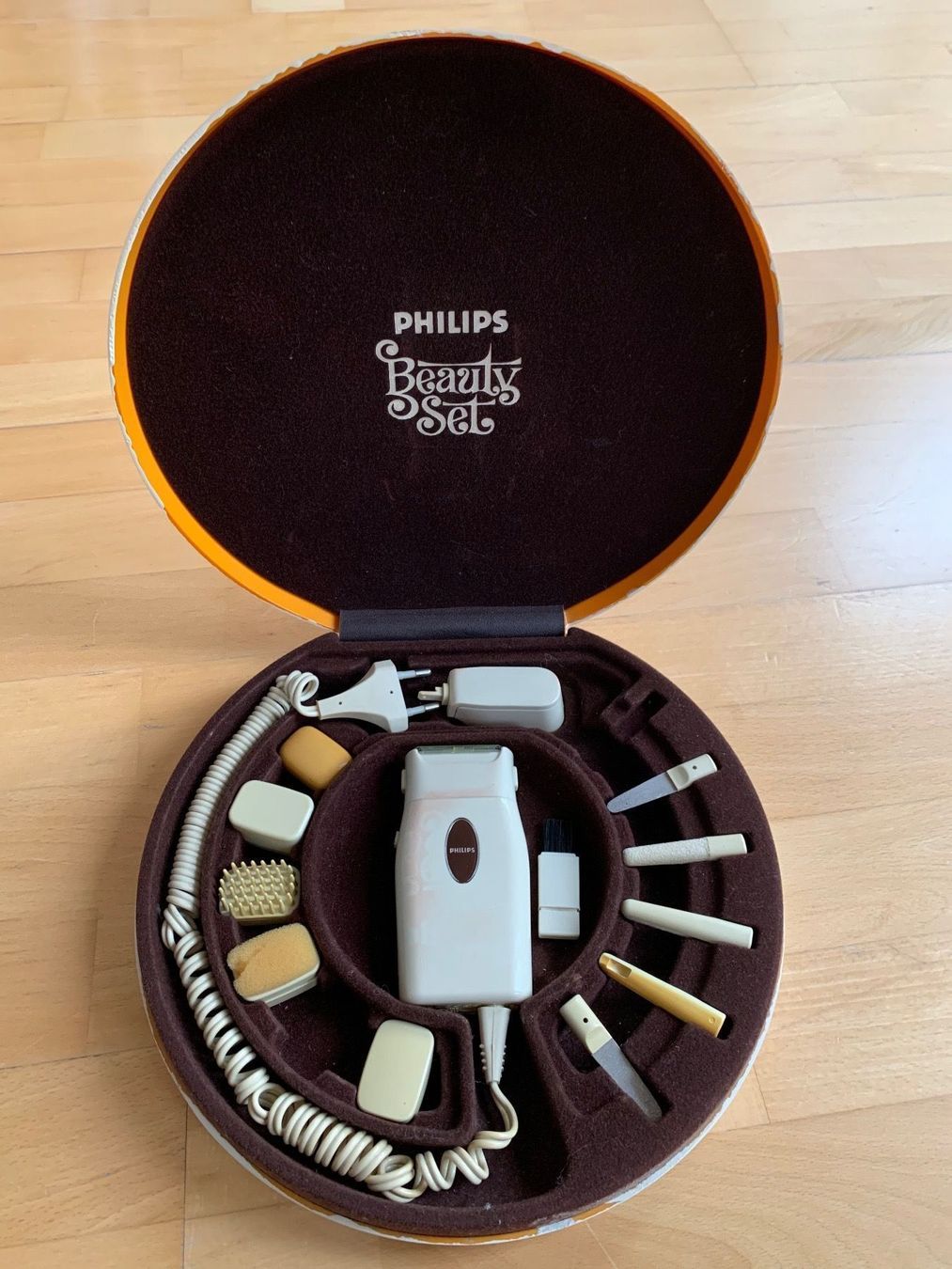 Unghie finte: Philips Beauty Set, Maniküreset – Usato da Udligenswil venduto da Trisha70