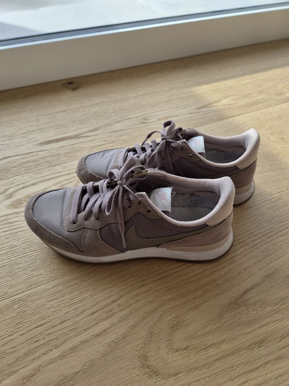 Nike Scarpe da donna: Nike Internationalist / Grösse 41 – Usato da Adligenswil venduto da SnoeggelsDR 1