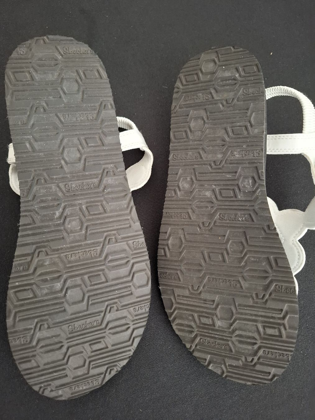 Skechers Damenschuhe: Skechers Zehensandale weiss – Neu (gemäss Beschreibung) aus Wangen SZ von Mschatz 1