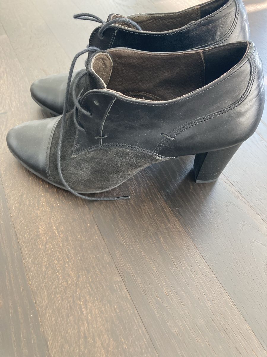 Scarpe da donna: Schwarze Schuhe  von Varese – Usato da Wetzikon ZH venduto da Geri73 1
