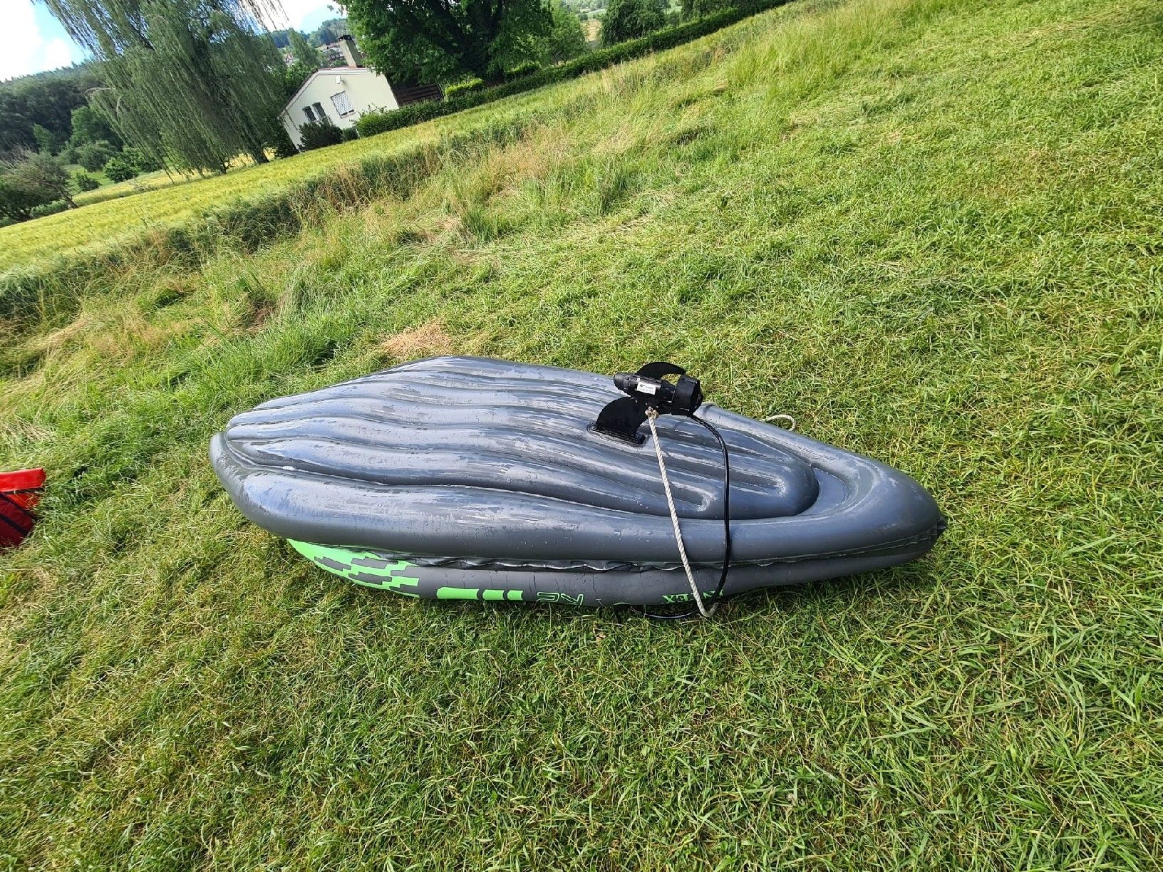 Bateaux: Schlauchboot mit el. Aufsatzmotor – D'occasion à Rupperswil par CrocoBlade 2