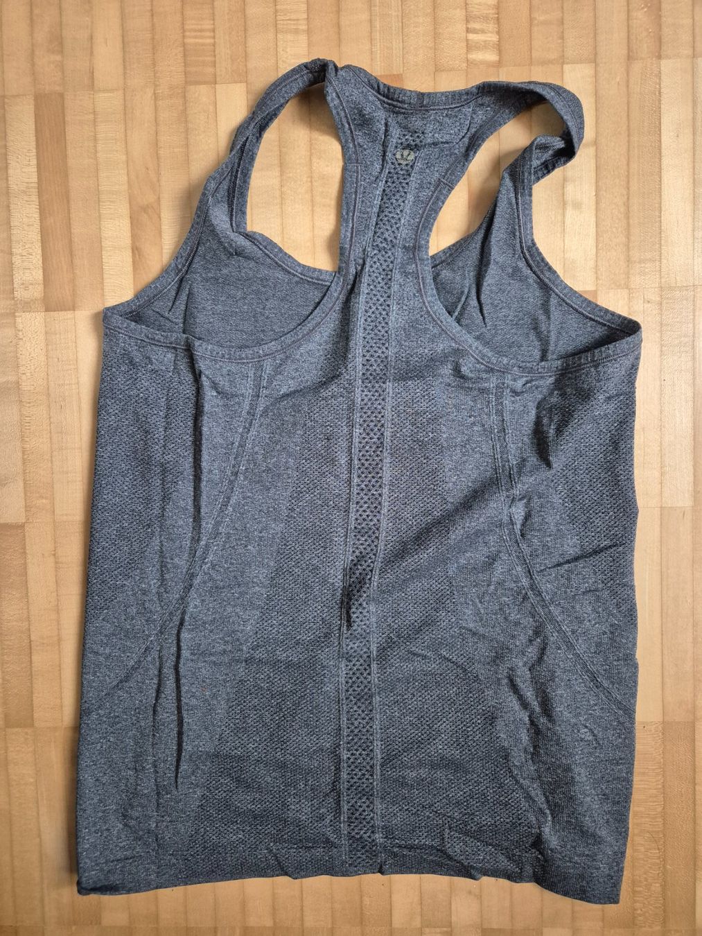 Lululemon Top: Lululemon Swiftly Tech Racerback – Usato da Niederwil SG venduto da javatux 1