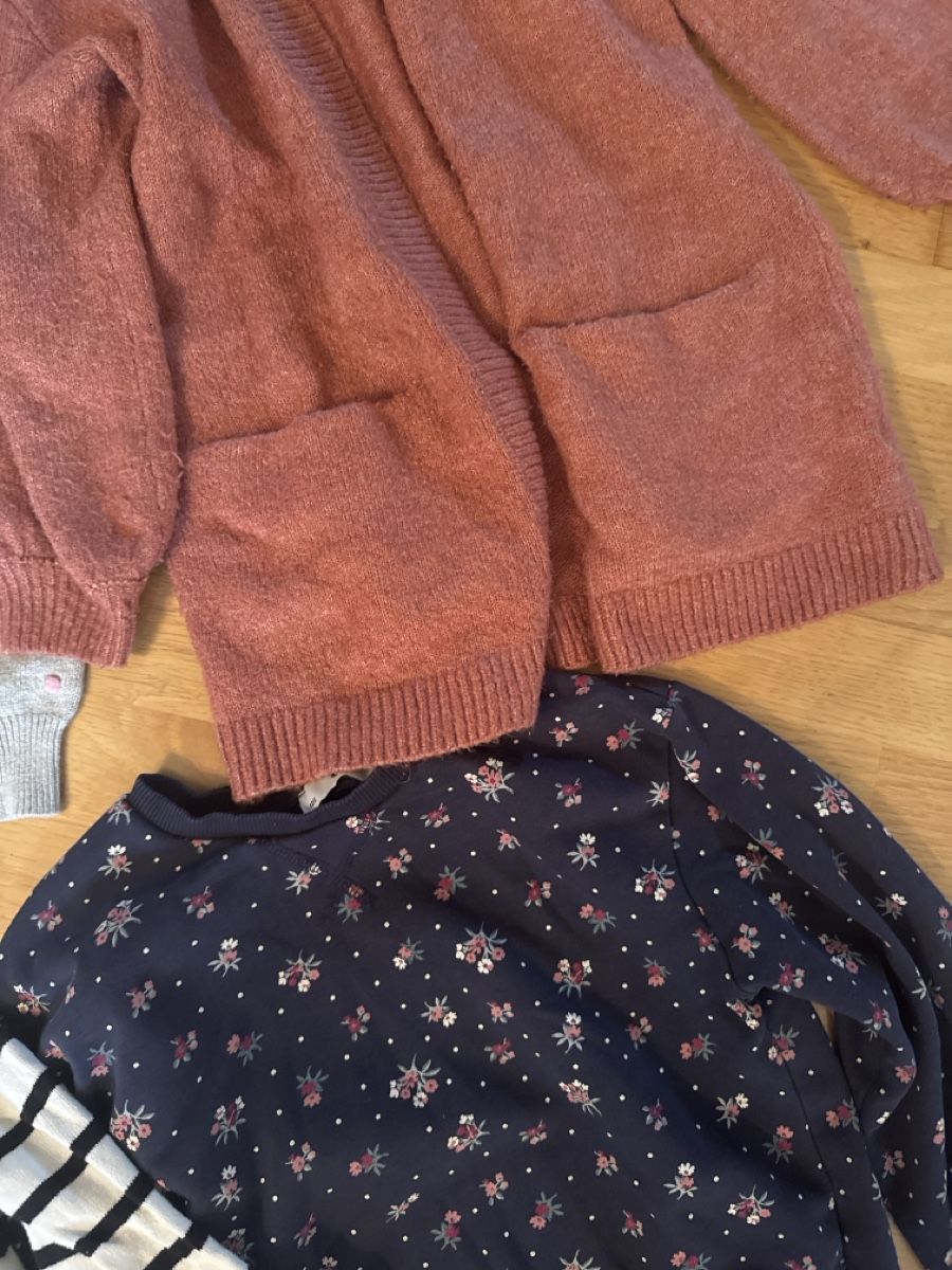 Pullover & Sweatshirts: Mädchen Pullover 128 – Gebraucht aus Wädenswil von dor_ddx7 2