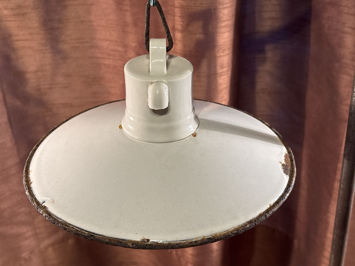 Lampenschirme: Hängelampe Emaille weiss mit Metallrand – Gebraucht aus Thun von Gitarre-1 1